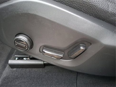 Certified 2025 Volvo XC60 B5 Plus image 10