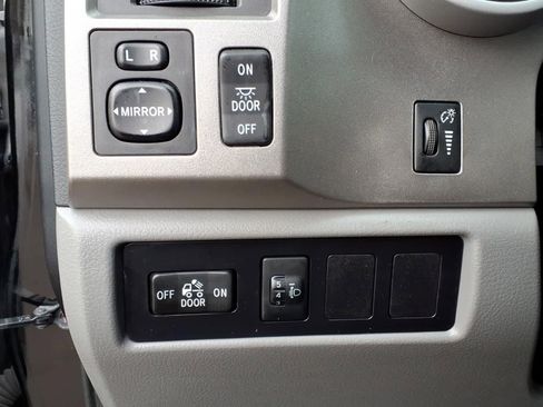 Used 2013 Toyota Tundra 2WD Double Cab w/ Tow Pkg image 18