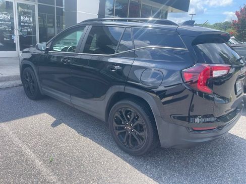 Used 2022 GMC Terrain SLE w/ Driver Convenience Package FWD image 2