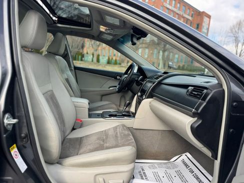 Used 2012 Toyota Camry XLE w/ Leather Pkg FWD image 18