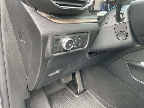 Used 2022 Ford Explorer Limited w/ Equipment Group 301A AWD/4WD image 25