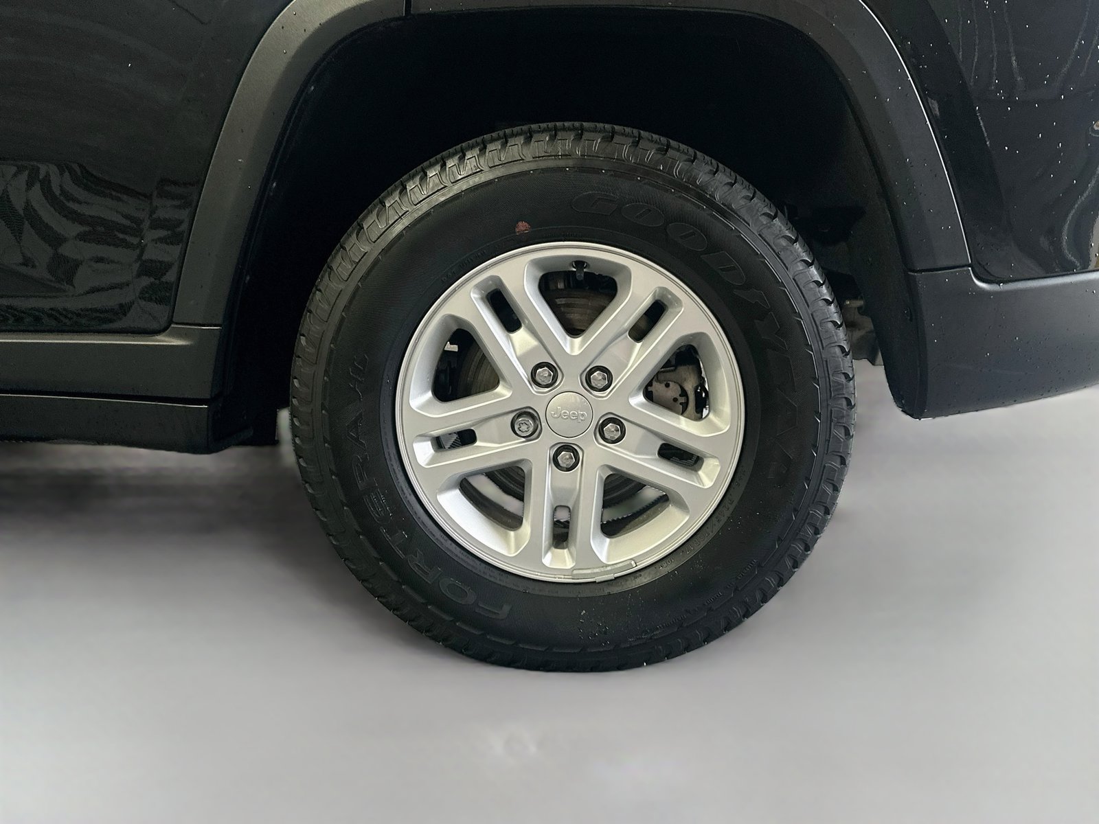 Used 2023 Jeep Grand Cherokee Laredo AWD/4WD image 28