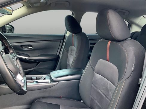 Certified 2025 Nissan Sentra SR FWD image 8