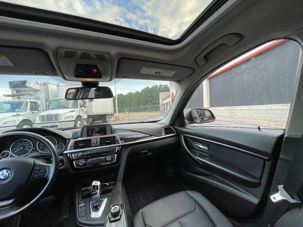 Used 2016 BMW 320i Sedan RWD image 29