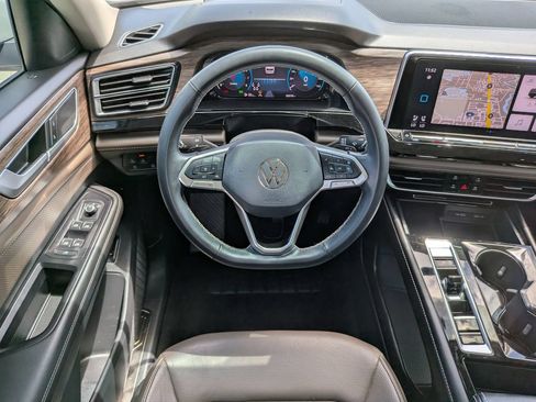 Used 2024 Volkswagen Atlas SEL AWD/4WD image 16