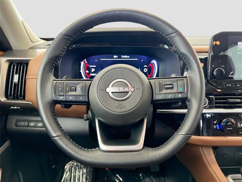 Used 2024 Nissan Pathfinder Platinum AWD/4WD image 19
