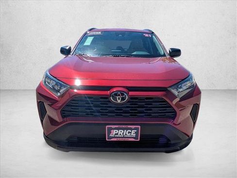 Used 2021 Toyota RAV4 LE AWD/4WD image 2