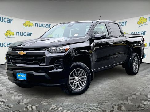 Used 2023 Chevrolet Colorado LT w/ LT Convenience Package II image 3