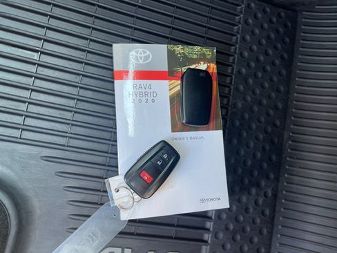 Used 2020 Toyota RAV4 XLE w/ All Weather Liner Package AWD/4WD image 9