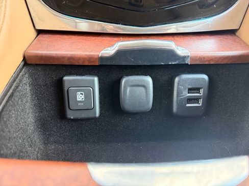 Used 2015 Cadillac Escalade Platinum AWD/4WD image 6