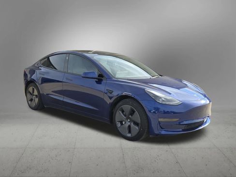 Used 2023 Tesla Model 3 Standard Range image 8