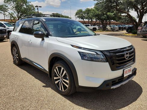 Used 2025 Nissan Pathfinder Platinum w/ Black Appearance Package AWD/4WD image 6