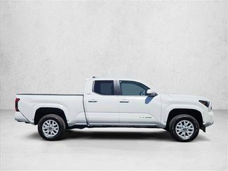 Used 2025 Toyota Tacoma SR5 AWD/4WD video 4