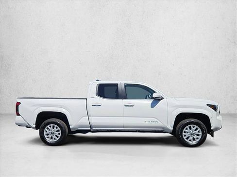 Used 2025 Toyota Tacoma SR5 AWD/4WD image 4
