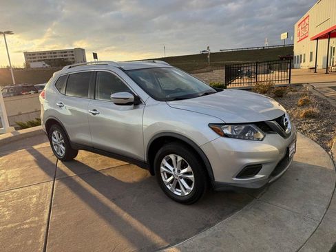 Used 2016 Nissan Rogue SV image 14