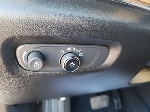 Used 2023 Chevrolet Traverse Premier image 16