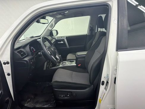 Used 2022 Toyota 4Runner SR5 AWD/4WD image 9