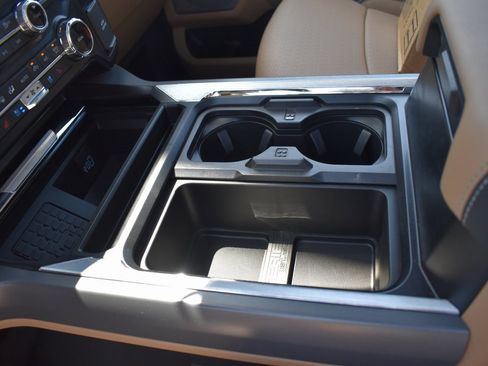 Used 2025 Ford F450 Lariat w/ FX4 Off-Road Package image 28