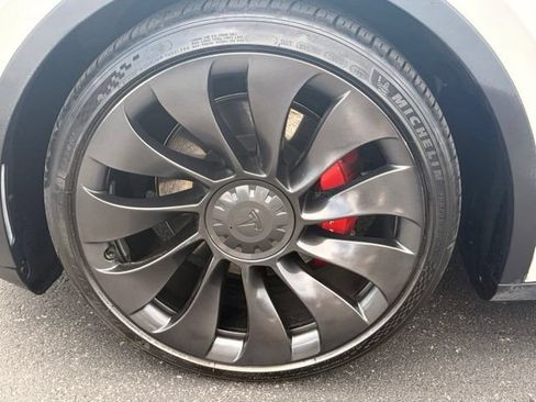 Used 2022 Tesla Model Y Performance AWD/4WD image 16