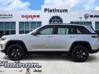 New 2025 Jeep Grand Cherokee Limited w/ Black Appearance Package AWD/4WD video 3