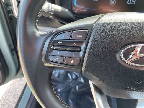 Used 2025 Hyundai Venue SEL image 13