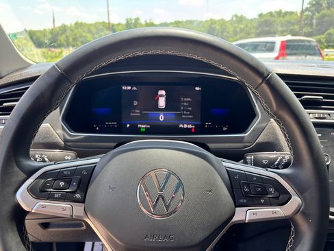 Used 2022 Volkswagen Tiguan SE AWD/4WD image 21
