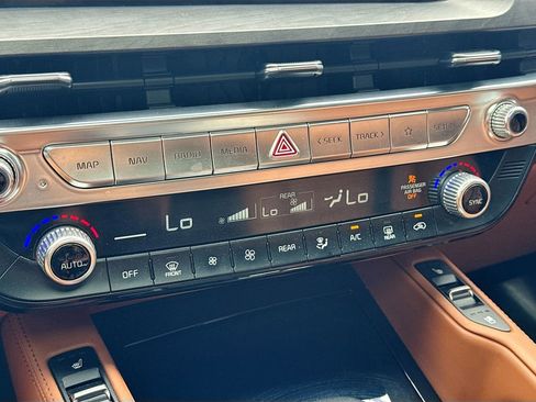 Used 2023 Kia Telluride SX Prestige X-Line image 16