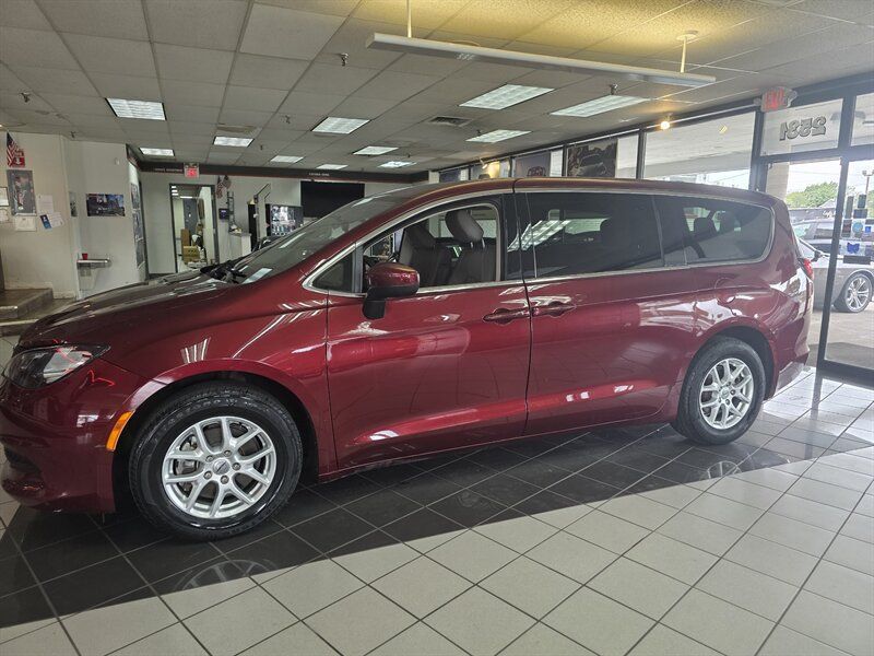 Used 2021 Chrysler Voyager LX FWD image 2