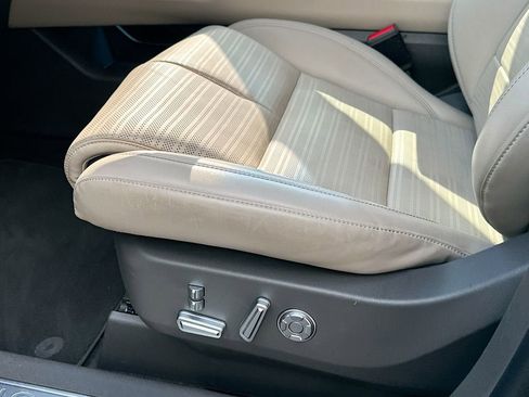 Used 2024 Lincoln Nautilus Reserve w/ Equipment Group 203A image 9