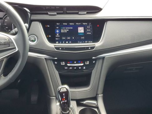 Certified 2024 Cadillac XT5 Luxury w/ LPO, Floor Liner Package AWD/4WD image 23