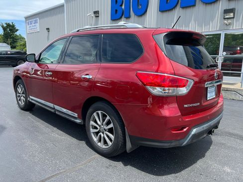 Used 2014 Nissan Pathfinder SL w/ SL Premium Package FWD image 3