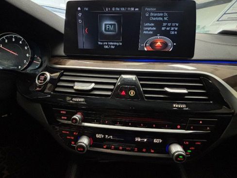 Used 2018 BMW 530i xDrive AWD/4WD image 10