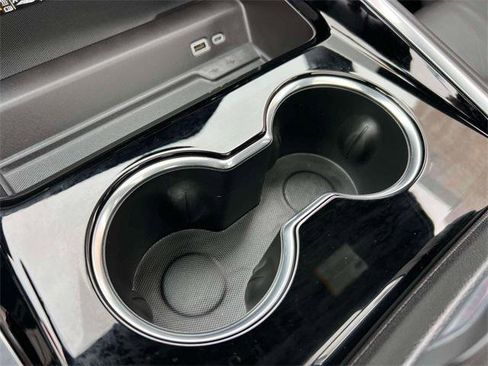 Used 2025 Chevrolet Suburban LT w/ Comfort Package image 28