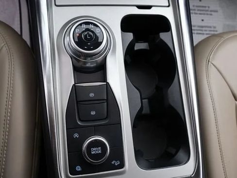 Used 2024 Ford Explorer XLT w/ Equipment Group 202A AWD/4WD image 23