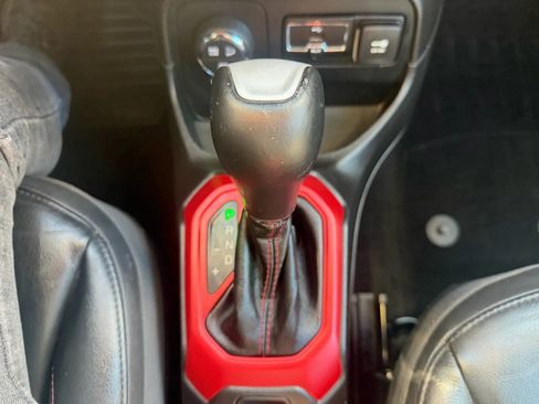 Used 2016 Jeep Renegade Trailhawk w/ Premium Trailhawk Package image 23