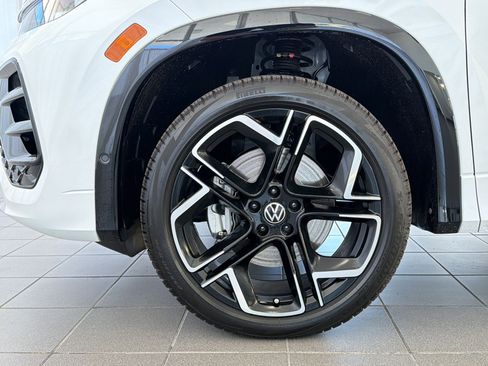 New 2026 Volkswagen Tiguan SEL R-Line AWD/4WD image 12