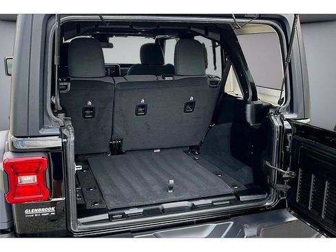 Used 2025 Jeep Wrangler Unlimited Rubicon AWD/4WD image 40