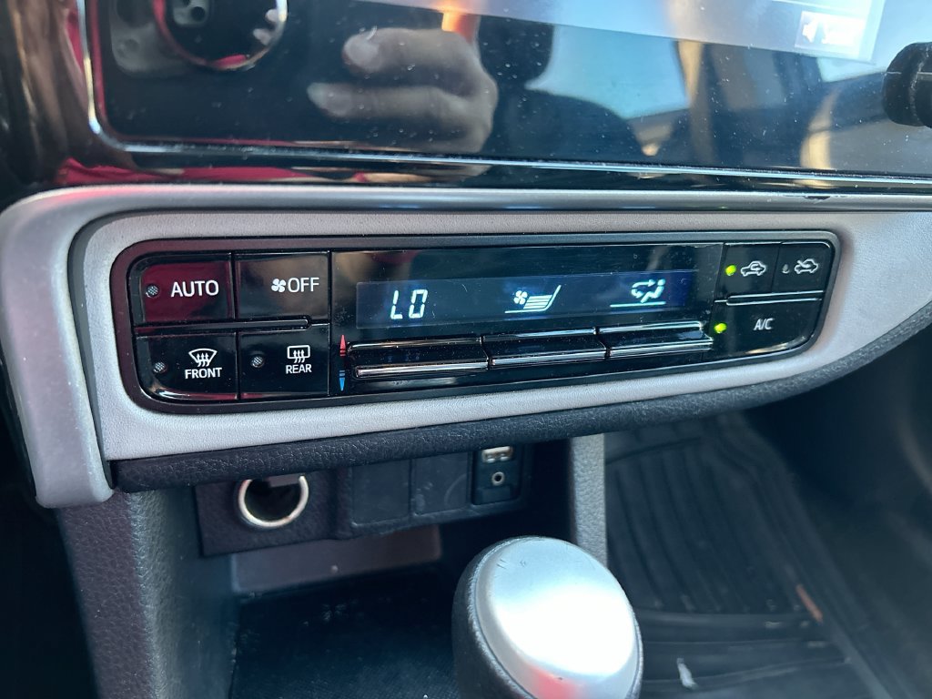 Used 2018 Toyota Corolla LE FWD image 23