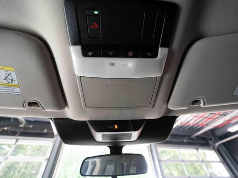 Used 2022 Nissan Pathfinder SV FWD image 18