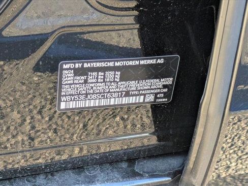 Used 2025 BMW i7 xDrive60 image 27