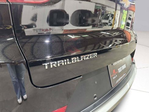 Used 2021 Chevrolet TrailBlazer LT w/ Convenience Package FWD image 38