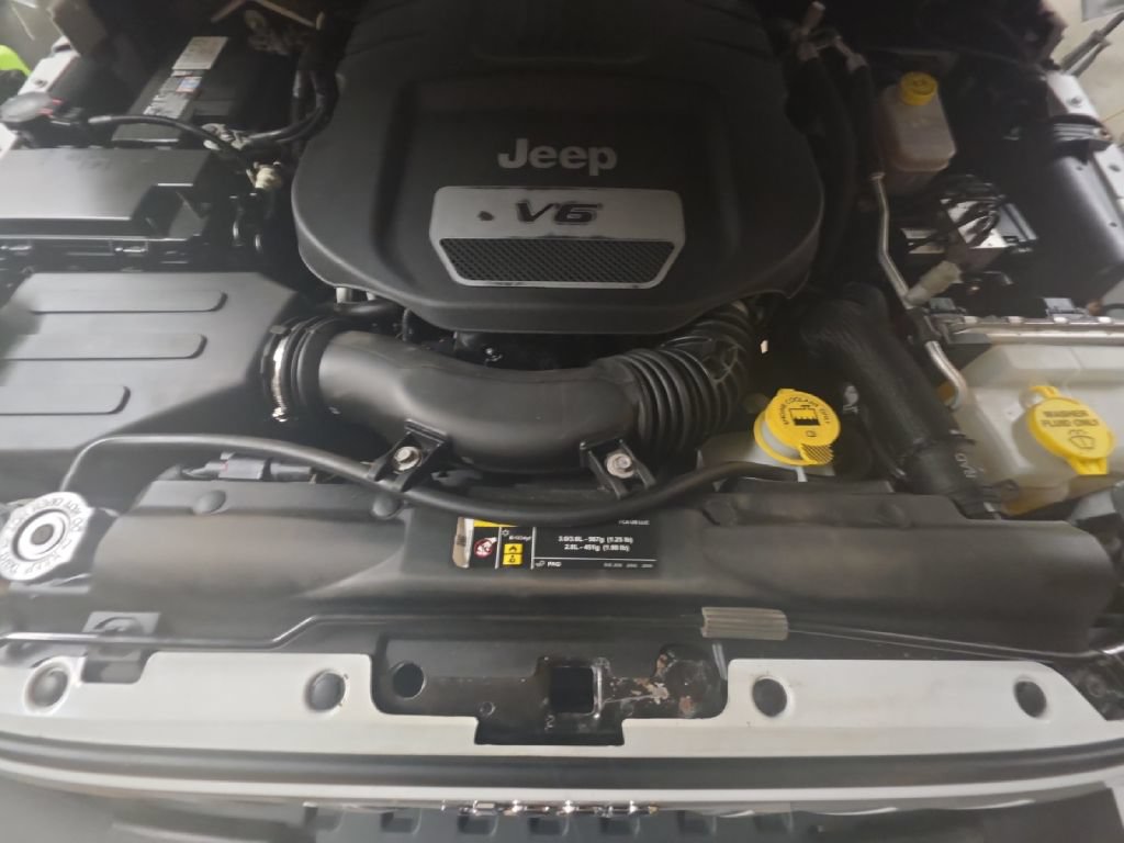 Used 2017 Jeep Wrangler Unlimited Sahara w/ Connectivity Group AWD/4WD image 20