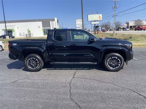 Used 2024 Toyota Tacoma TRD Sport image 2