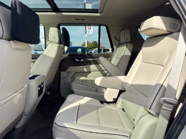 Used 2024 GMC Yukon Denali w/ Advanced Technology Package AWD/4WD image 11
