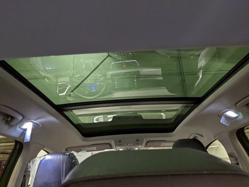 New 2025 Volkswagen Taos SE image 13