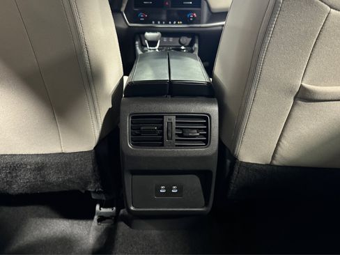 Used 2025 Nissan Rogue SV image 35