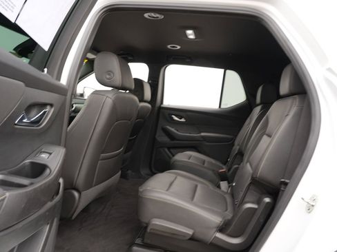 Used 2023 Chevrolet Traverse LT image 18