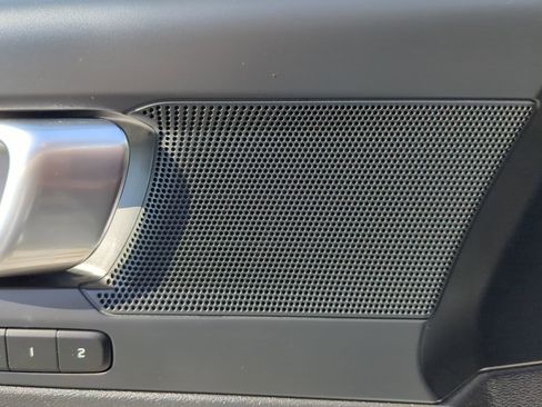 Used 2023 Volvo XC40 Recharge Plus image 48