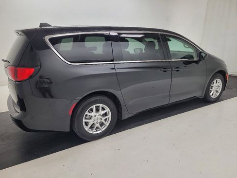 Used 2023 Chrysler Voyager LX FWD image 10