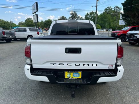 Used 2022 Toyota Tacoma TRD Sport AWD/4WD image 5